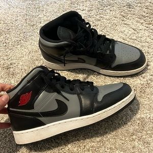 Air Jordan mids